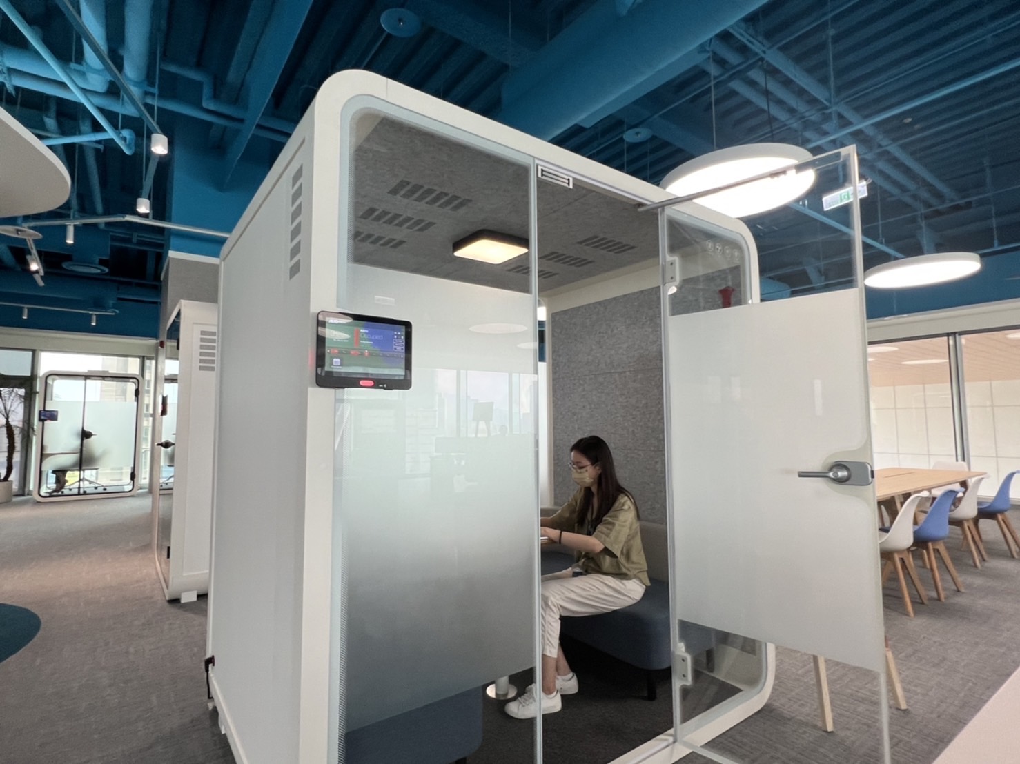 BG真人高雄據點的智慧行動辦公艙，展現BG真人在面板以外的研發應用軟實力